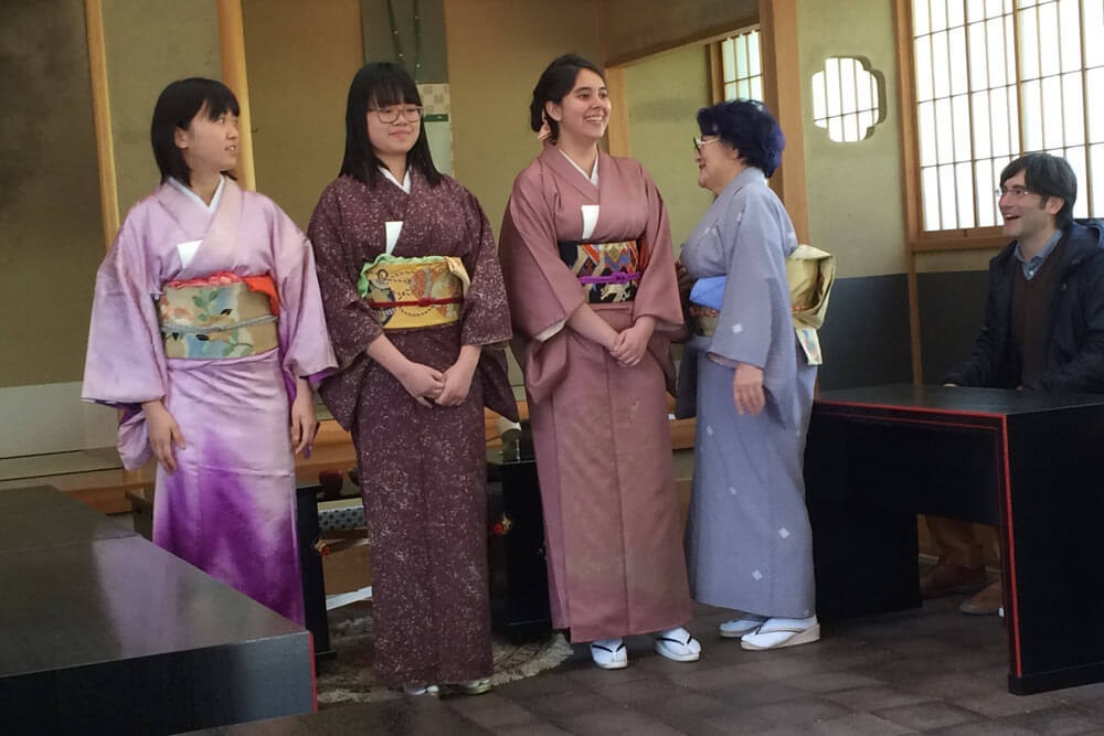 tea-ceremony-isak-students