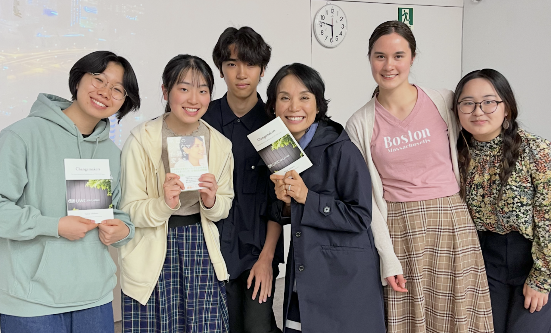 Lin Kobayashi with UWC ISAK Japan students