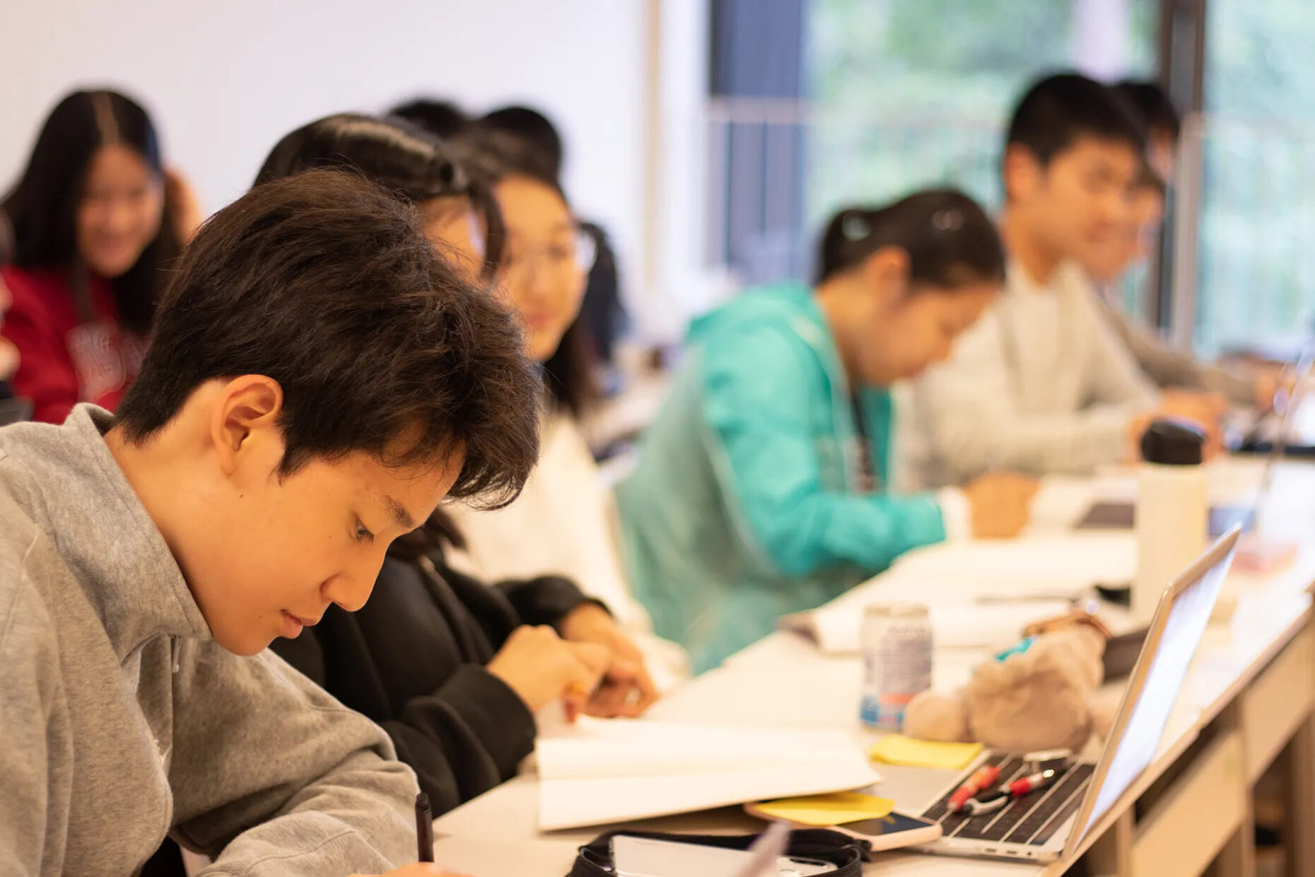 UWC ISAK Japan students studying together